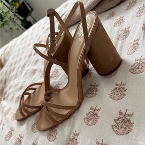 VINCE CAMUTO KANTEL BLOCK HEEL SANDAL TAN SIZE 10